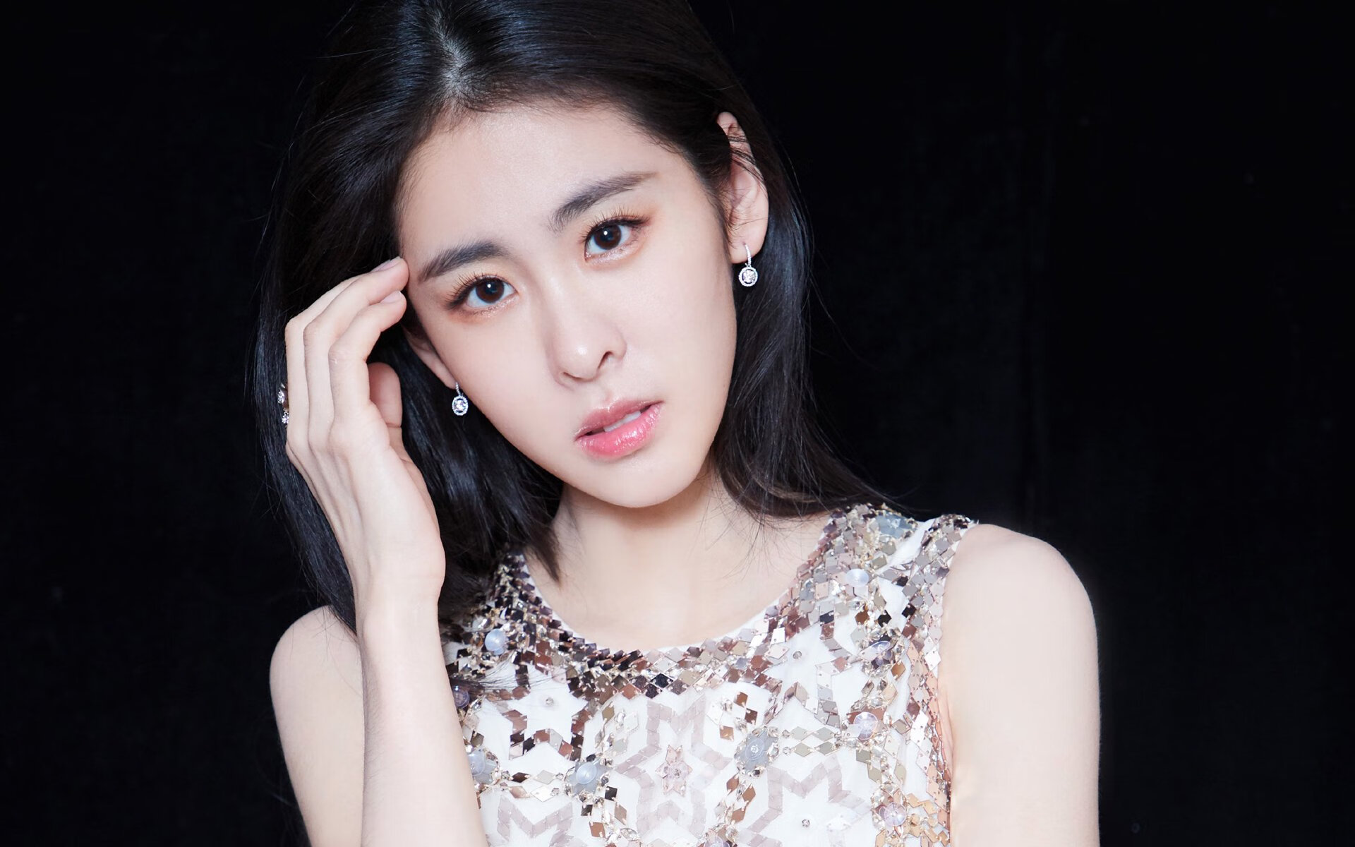 开云官网APP下载-NBA新规出台，裁判判罚引发热议，nba裁判决定比赛