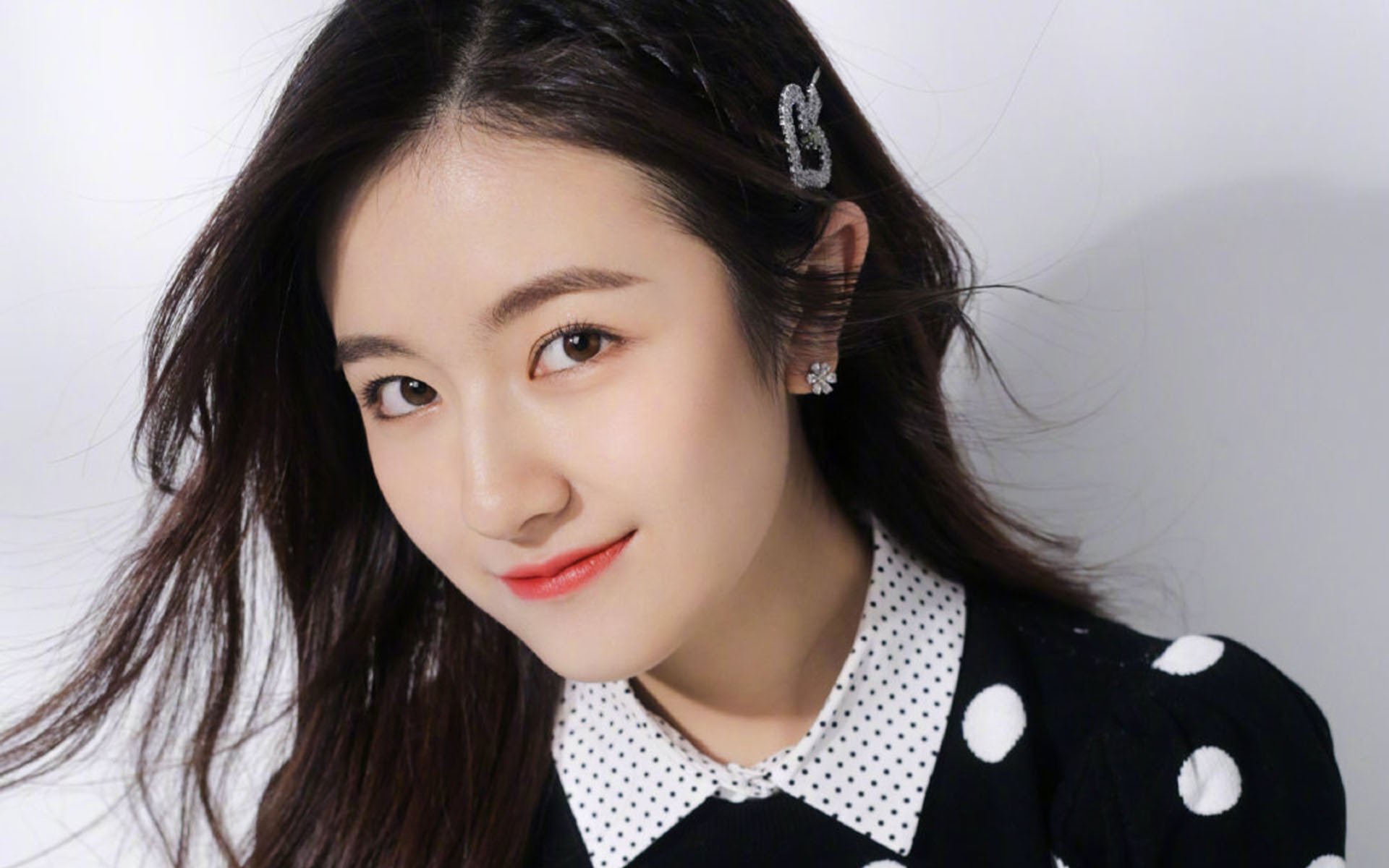 开云入口-球员社交媒体影响力是否超越场上表现，篮球社交媒体